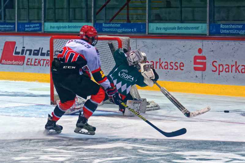 Zwei Spieler der Starbulls Rosenheim